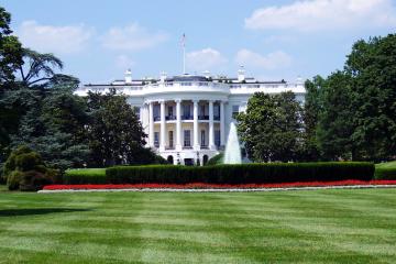 photo of the front of the white house