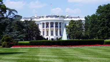 photo of the front of the white house