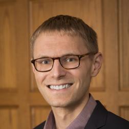 Zachary Liscow headshot